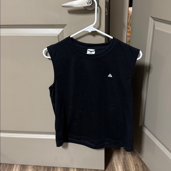 NIKE • ACG Dri Fit Sleeveless Tank - Picture 6 of 7